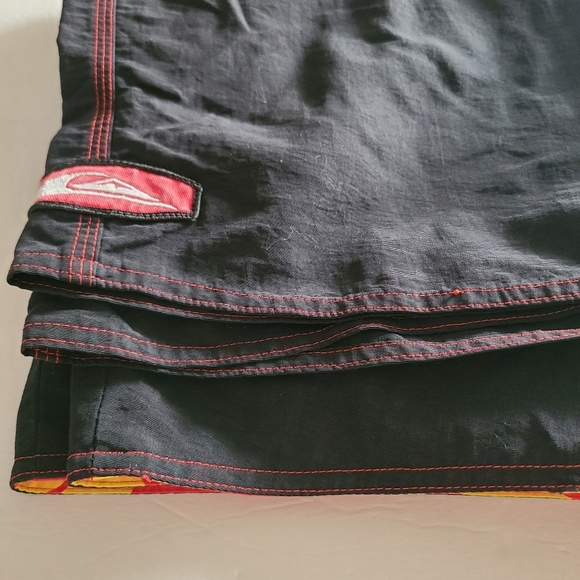 Quiksilver Men's Black Board Shorts Sz.38 unlined - Picture 7 of 8